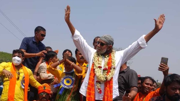 মিঠুনের বিরুদ্ধে উস্কানি দেওয়ার অভিযোগ মিঠুনের বিরুদ্ধে উস্কানি দেওয়ার অভিযোগ