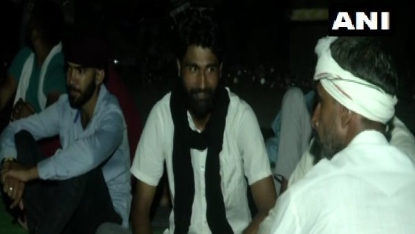 দু’জন কৃষককে ছেড়ে দেওয়ার আর্জি দু’জন কৃষককে ছেড়ে দেওয়ার আর্জি