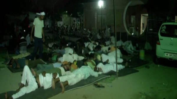 বিজেপি ও জেজেপি নেতাদের ঘেরাও বিজেপি ও জেজেপি নেতাদের ঘেরাও