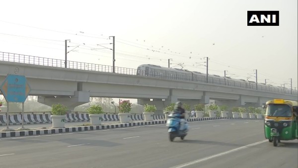 ঘন ঘন ট্রেন পরিষেবা ঘন ঘন ট্রেন পরিষেবা
