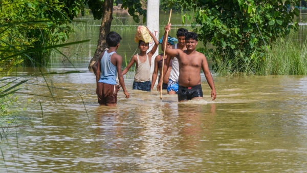 পশ্চিম উপকূলেও প্রবল বৃষ্টি