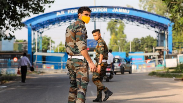 বিশেষ প্রযুক্তি বসল জম্মু বিমানবন্দরে বিশেষ প্রযুক্তি বসল জম্মু বিমানবন্দরে