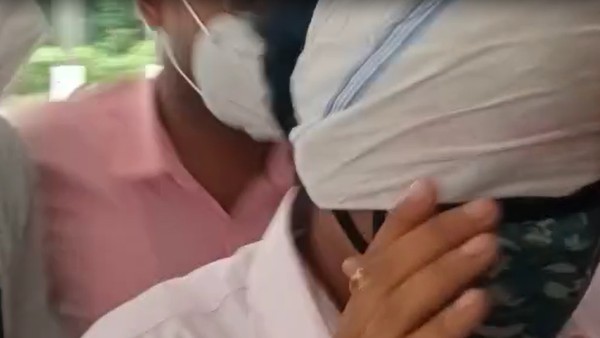 ক্ষতিপূরণের টাকা ও চাকরি হাতানোর অভিযোগ