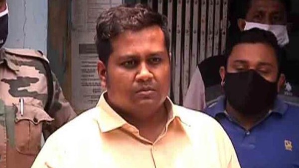 আইএএসের মুখোশে ভ্যাকসিন জালিয়াতি আইএএসের মুখোশে ভ্যাকসিন জালিয়াতি