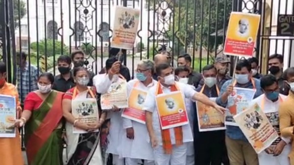 রাজ্য দফতরের সামনে অনুষ্ঠান রাজ্য দফতরের সামনে অনুষ্ঠান