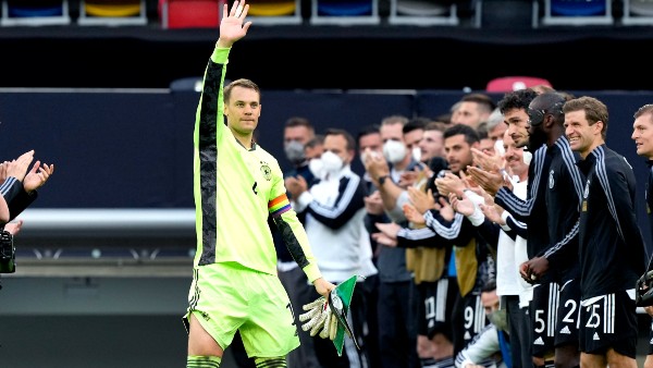 ম্যানুয়েল নয়ারের কাণ্ড