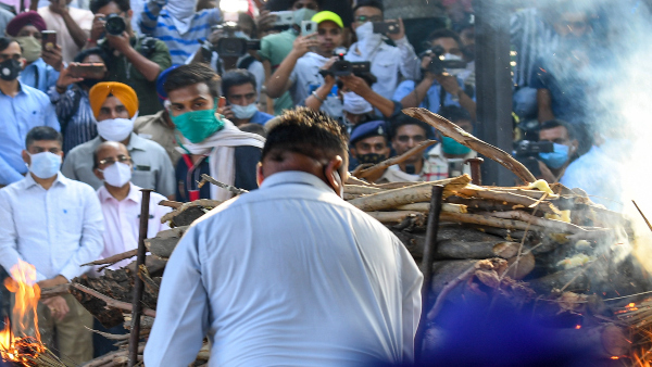 মিলখা সিংয়ের শেষকৃত্য সম্পন্ন মিলখা সিংয়ের শেষকৃত্য সম্পন্ন