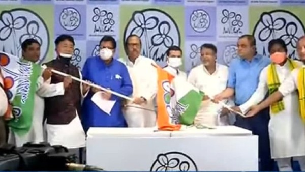 তৃণমূলে ফিরেই বিজেপির আগাগোড়া মুড়িয়ে দিলেন মুকুল তৃণমূলে ফিরেই বিজেপির আগাগোড়া মুড়িয়ে দিলেন মুকুল