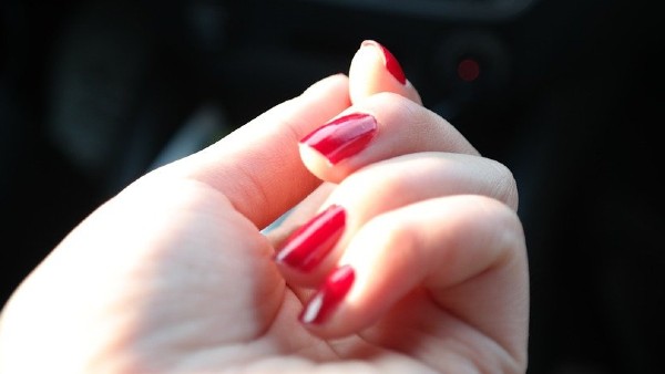 গোল বা ডিম্বাকার আকারের নখ গোল বা ডিম্বাকার আকারের নখ