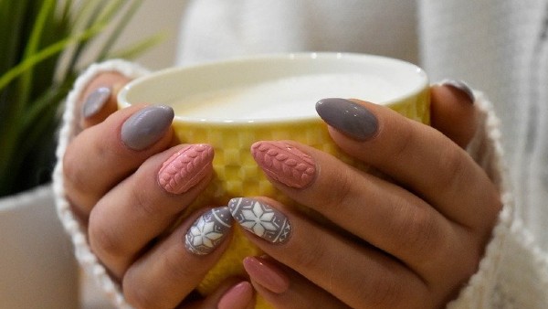 ত্রিকোণ নখ ত্রিকোণ নখ