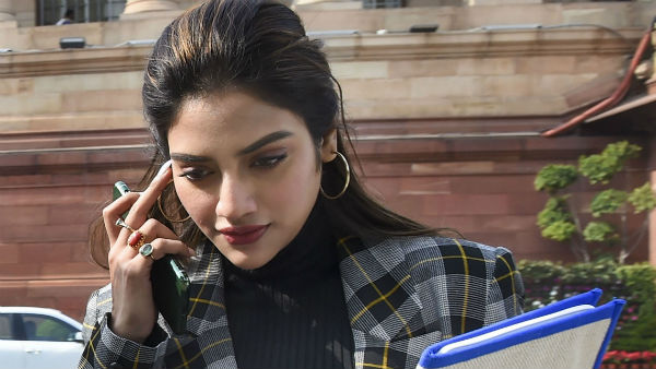 তুঙ্গে তোপ পাল্টা তোপ