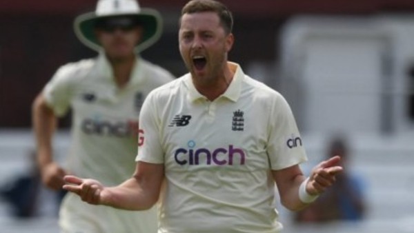 রবিনসনকে শাস্তি, বিতর্কে জিমি