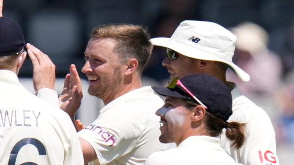 সাসপেন্ড রবিনসন সাসপেন্ড রবিনসন