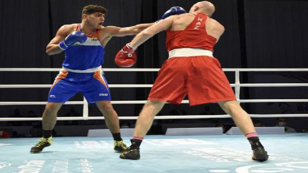 পারফরম্যান্সে সন্তুষ্ট পারফরম্যান্সে সন্তুষ্ট