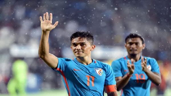 লক্ষ্য যখন তিন