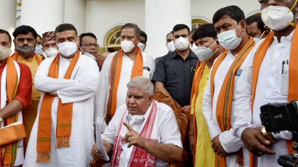 পায়ে হেঁটে রাজভবনে শুভেন্দু 