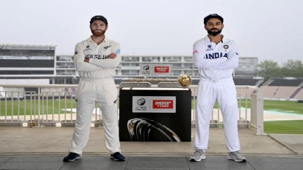 হাল্কা বৃষ্টি চলছে সাউদাম্পটনে, মাঠে ম্যাচ অফিসিয়ালরা