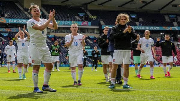 তৃতীয় স্থানে ফেভারিট