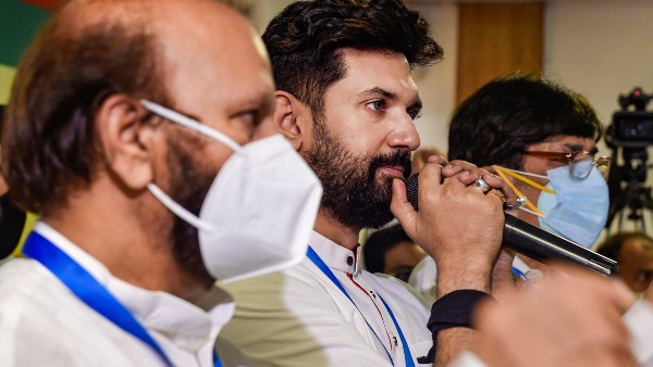  রামবিলাসের মৃত্যুর পরেই শুরু হয় সংঘাত