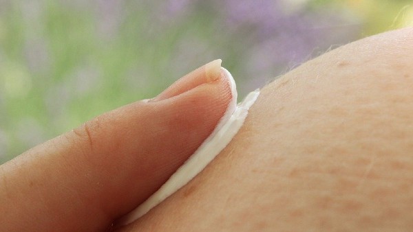 বলিউড ডিভাদের ত্বকের যত্নের টিপস ছাড়াও আরও পাঁচটি বিউটি টিপস দেওয়া হল—