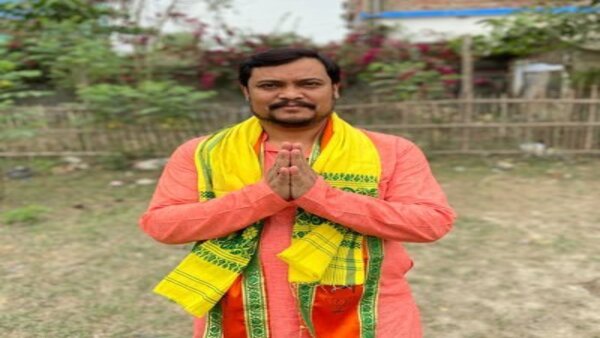 হোয়াটসঅ্যাপ গ্রুপ ছাড়ার পরে জল্পনা আরও তীব্র হোয়াটসঅ্যাপ গ্রুপ ছাড়ার পরে জল্পনা আরও তীব্র