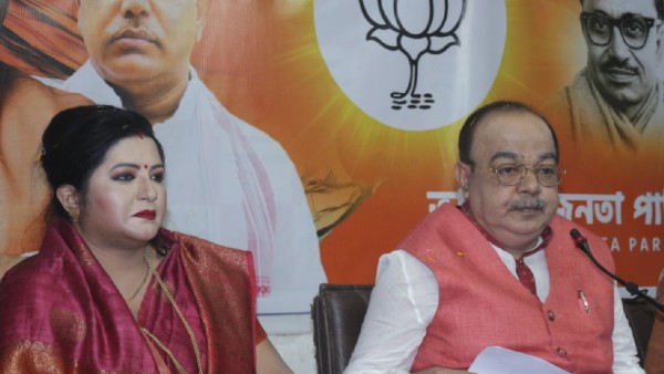সংবাদ মাধ্যমে আলোচনা শুধু শোভন-বৈশাখীকে নিয়েই