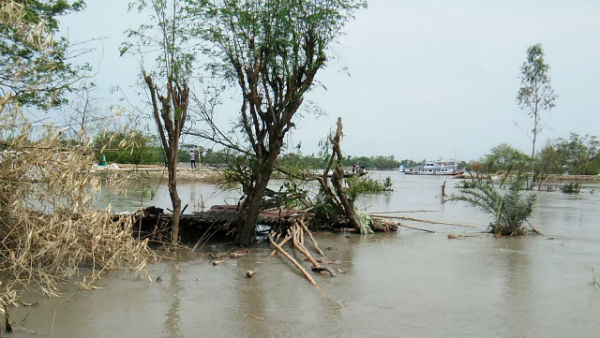 চালা বানিয়ে নদী-বাঁধে বাসা, সিঁদুরে মেঘ ভরা কোটালে