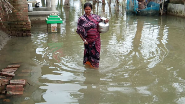 বানের হানায় তাড়া করে বেড়াচ্ছে সর্বস্ব হারানোর আতঙ্ক