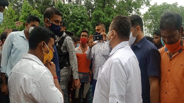 ত্রাণে সরকারি উদ্যোগ নেই