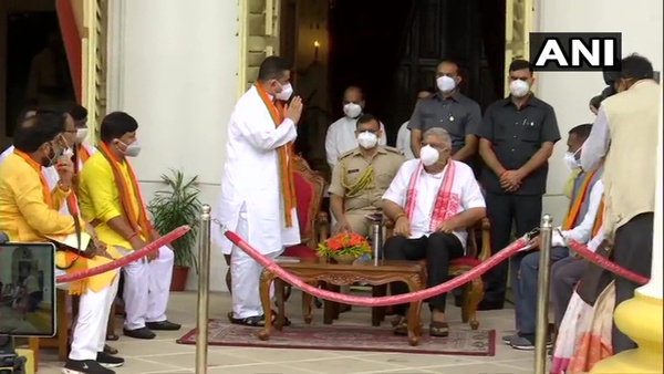 পশ্চিমবঙ্গের বিভিন্ন ঘটনা তুলে ধরতে রাজ্যপালের কাছে