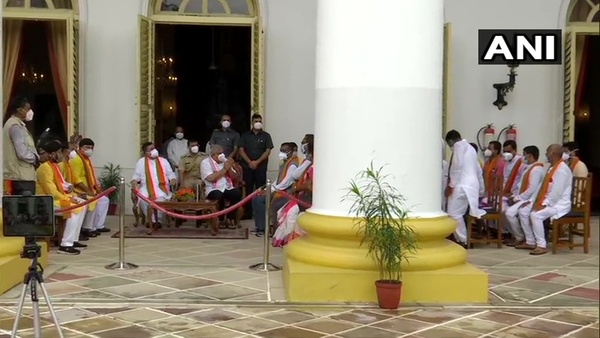 রাজভবনে যাননি অন্তত ২৪ জন বিধায়ক