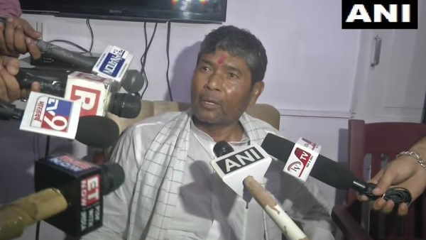 ৩) চিরাগের আপত্তি সত্ত্বেও মন্ত্রিসভায় পশুপতি পরশ