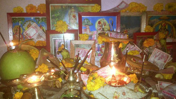 কোনদিকে পুজোর ঘর ও রং হবে