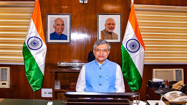 আইন মানতে বাধ্য টুইটার, বিতর্কের মাঝেই হুশিয়ারি নতুন তথ্যপ্রযুক্তি মন্ত্রী অশ্বিনী বৈষ্ণবের আইন মানতে বাধ্য টুইটার, বিতর্কের মাঝেই হুশিয়ারি নতুন তথ্যপ্রযুক্তি মন্ত্রী অশ্বিনী বৈষ্ণবের
