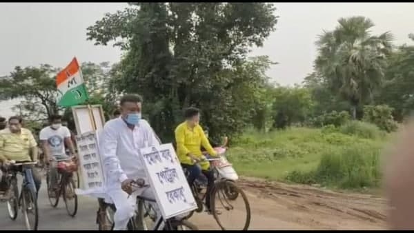 সাইকেল নিয়ে সিঙ্গুর থেকে বিধানসভায় বেচারাম