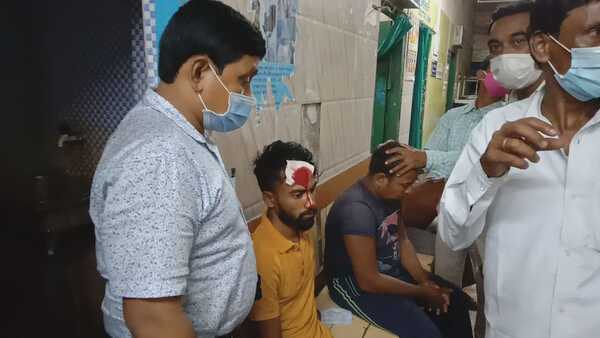 রাতে গাড়িতে হামলার অভিযোগ