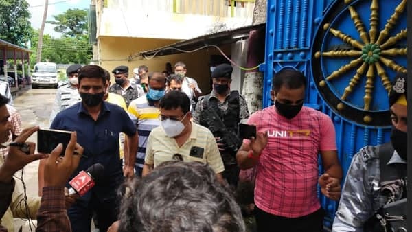 শান্তিকুঞ্জে পৌঁছে গেল সিআইডি শান্তিকুঞ্জে পৌঁছে গেল সিআইডি