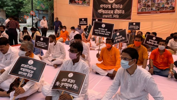 তৃণমূল নেতারা কথা বলেন হোয়াটসঅ্যাপে