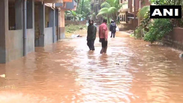 মুম্বই সহ একাধিক এলাকা জলমগ্ন মুম্বই সহ একাধিক এলাকা জলমগ্ন