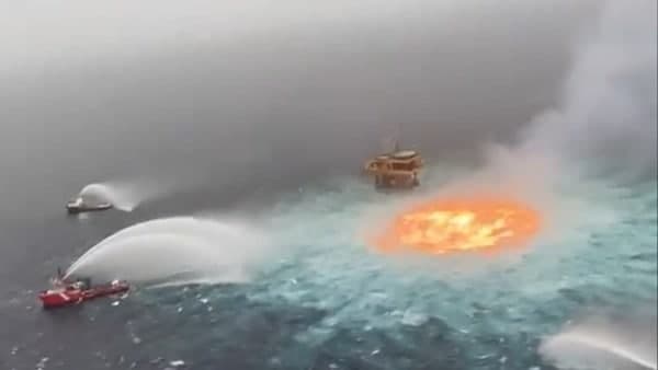 সমুদ্রের নীচে থাকা গ্যাস লাইনে ফাটল!