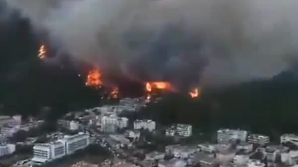 কুড়িটি জায়গায় কাজ করছে দমকল বাহিনী কুড়িটি জায়গায় কাজ করছে দমকল বাহিনী