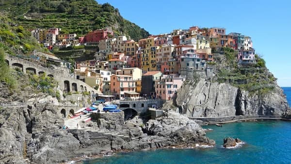 থাকার জন্যে মিলবে প্রায় ২৫ লক্ষ টাকা! থাকার জন্যে মিলবে প্রায় ২৫ লক্ষ টাকা!