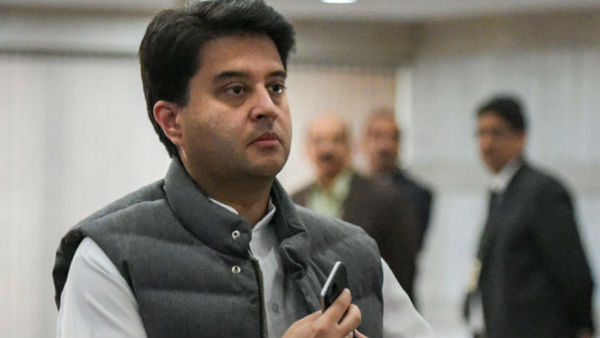 ২) জ্যোতিরাদিত্য সিন্ধিয়ার অন্তর্ভুক্তি