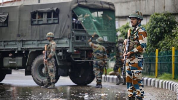 কাশ্মীরে রুদ্ধশ্বাস জঙ্গি দমন অপারেশনে নিরাপত্তাবাহিনী, শেষ ২৪ ঘণ্টায় ৫ জঙ্গি নিহত কাশ্মীরে রুদ্ধশ্বাস জঙ্গি দমন অপারেশনে নিরাপত্তাবাহিনী, শেষ ২৪ ঘণ্টায় ৫ জঙ্গি নিহত