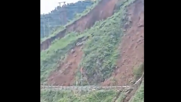 অতঙ্কিত নেটিজেনরা অতঙ্কিত নেটিজেনরা