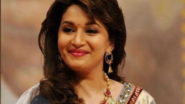 মাধুরীর হাতে থুতু ফেলার ঘটনা মাধুরীর হাতে থুতু ফেলার ঘটনা