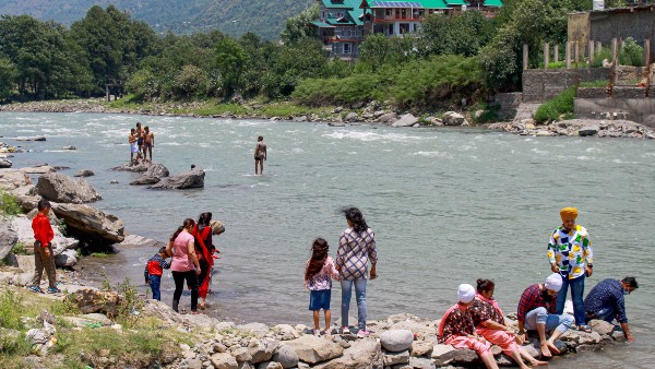 কী বলছেন মানালি-রোহতাঙের পর্যটকরা? 