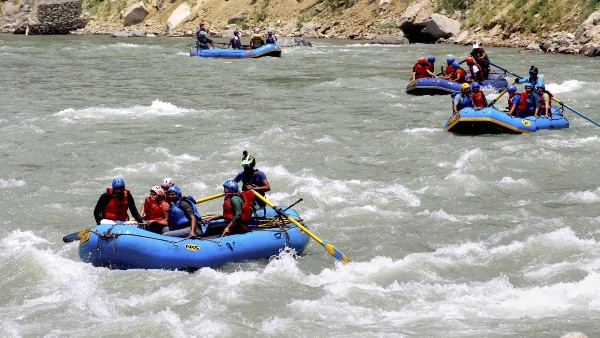 ভিড়ের মানালি-মল রোড 