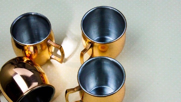  পিতলের গ্লাসে জল পানের প্রভাব