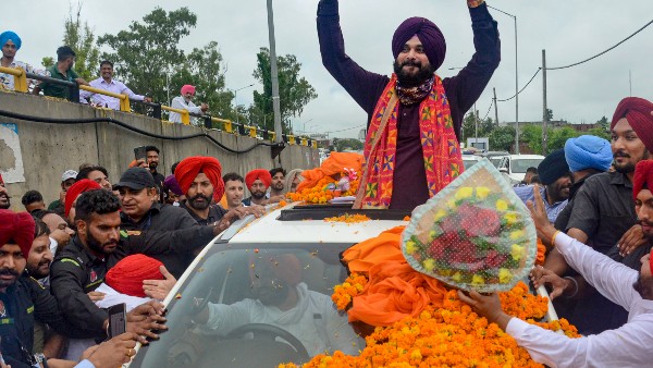  নেপথ্যে কি সিধুর হাত